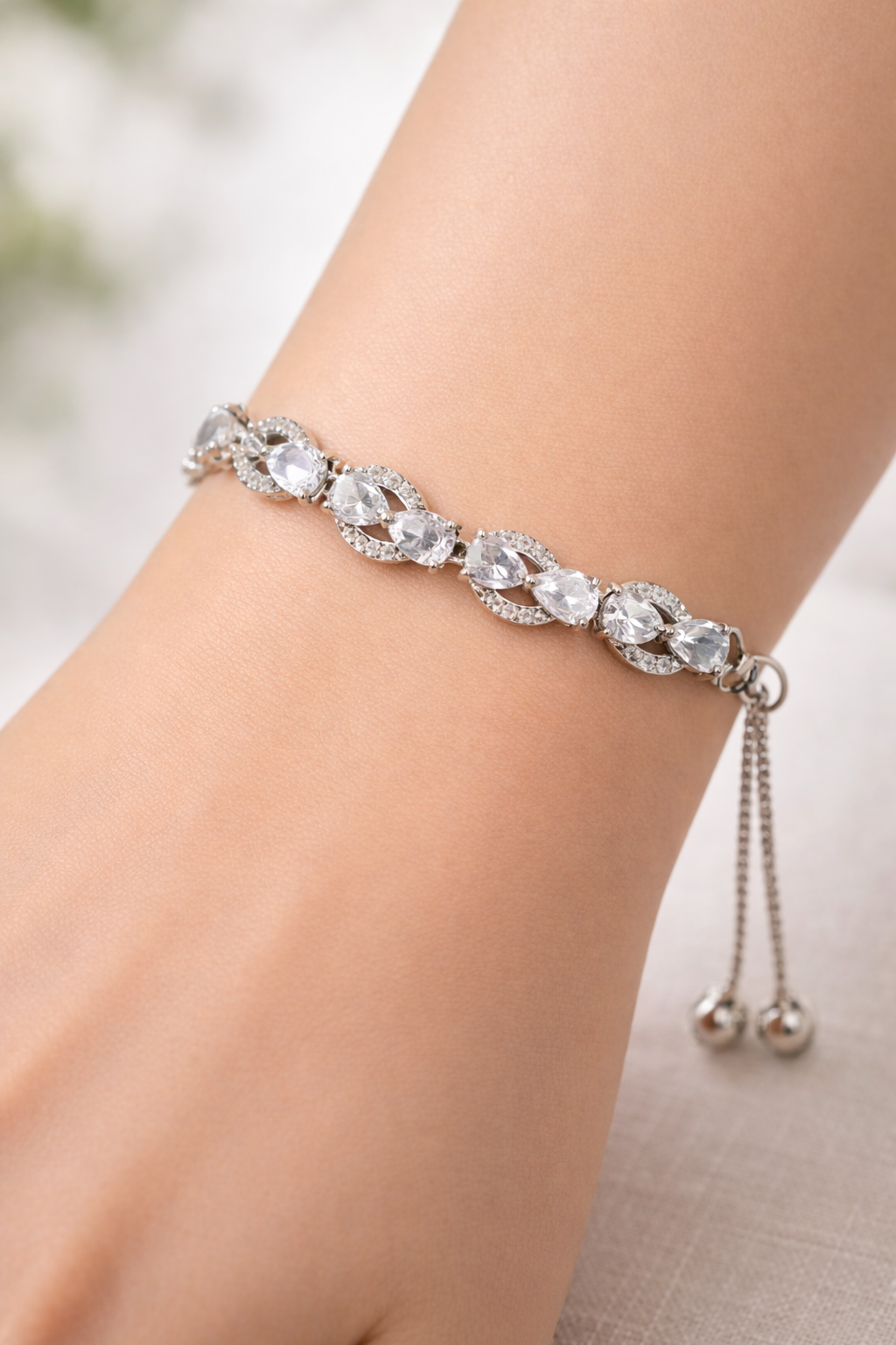 🤍 Adjustable white stone bracelet 🤍